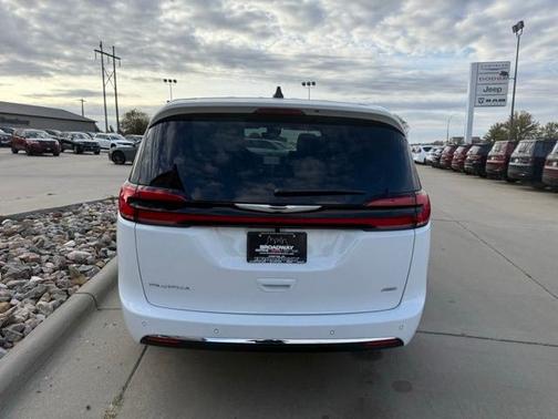 2026 Chrysler Pacifica Select AWD