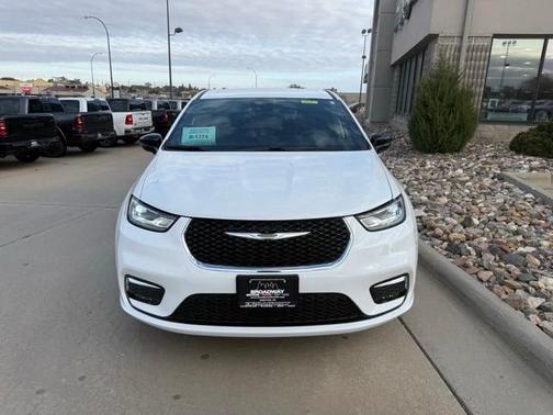 2026 Chrysler Pacifica Select AWD