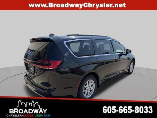 Brilliant Black Crystal Pearlcoat 2022 Chrysler Pacifica Touring-L