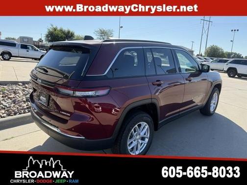 2025 Jeep Grand Cherokee Laredo