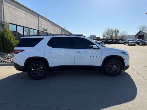 Summit White 2022 Chevrolet Traverse RS
