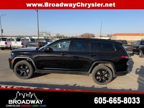 2023 Jeep Grand Cherokee L Laredo