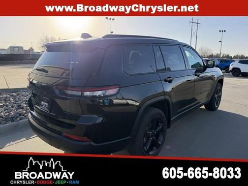 2023 Jeep Grand Cherokee L Laredo