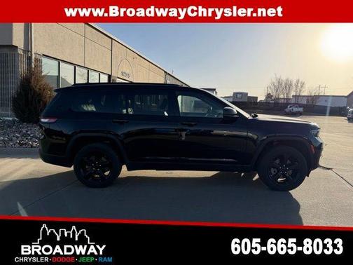 2023 Jeep Grand Cherokee L Laredo