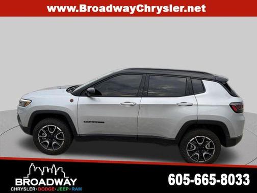 Silver Zynith 2024 Jeep Compass Trailhawk