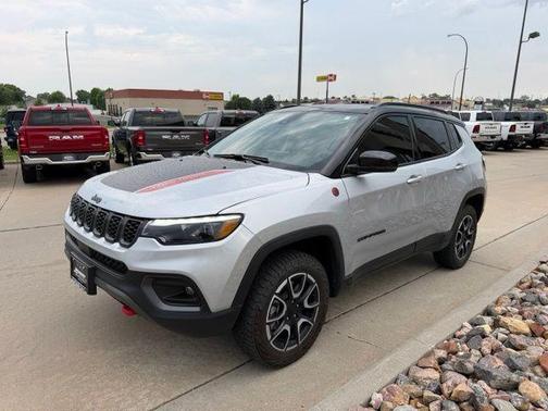 Silver Zynith 2024 Jeep Compass Trailhawk