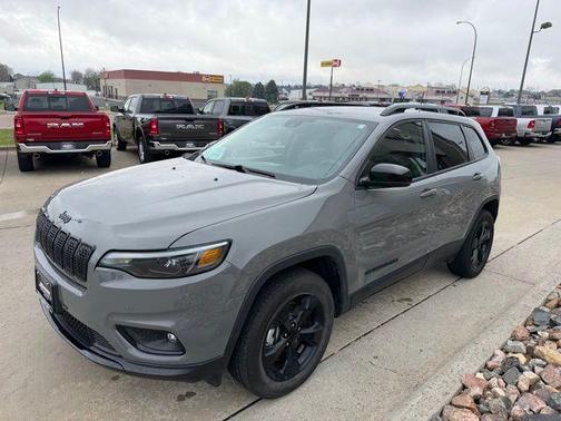 Sting Gray Clearcoat 2023 Jeep Cherokee Altitude Lux