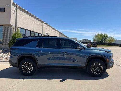 Lakeshore Blue Metallic 2025 Chevrolet Traverse Z71