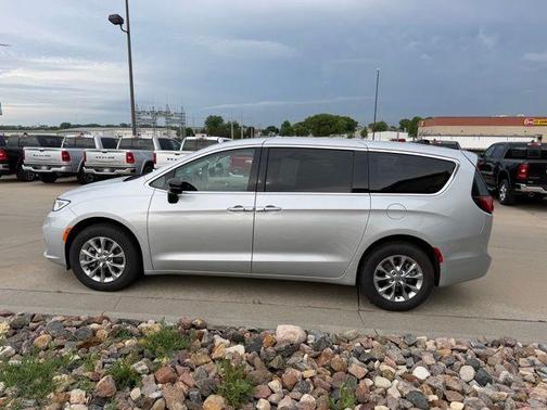 Silver Mist Clearcoat 2024 Chrysler Pacifica Touring-L