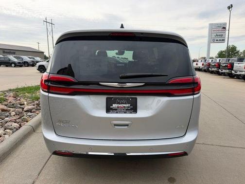 Silver Mist Clearcoat 2024 Chrysler Pacifica Touring-L