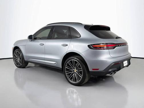 Dolomite Silver Metallic 2026 Porsche Macan