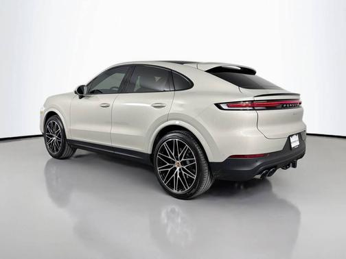 Cashmere Beige Metallic 2026 Porsche Cayenne