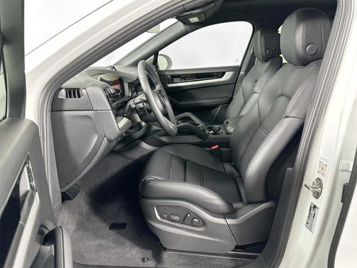 2025 Porsche Cayenne AWD