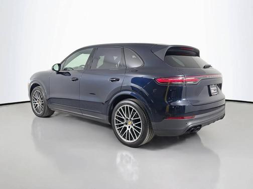 Moonlight Blue Metallic 2023 Porsche Cayenne