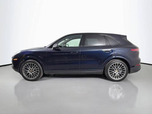 Moonlight Blue Metallic 2023 Porsche Cayenne