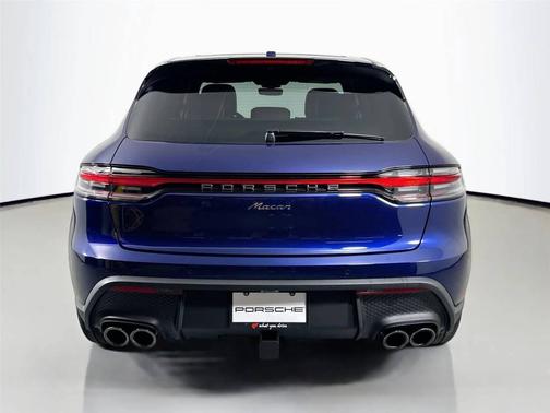 Gentian Blue Metallic 2026 Porsche Macan