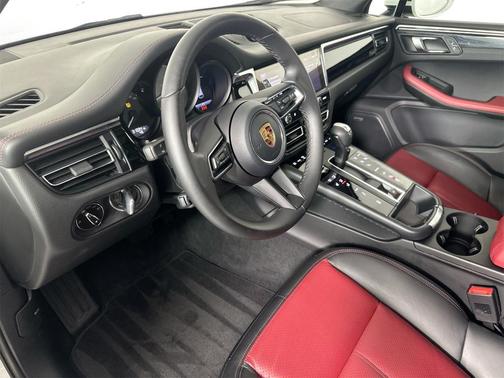 2022 Porsche Macan S