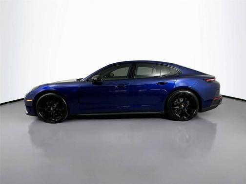 Gentian Blue Metallic 2026 Porsche Panamera