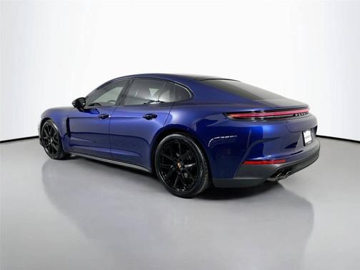 Gentian Blue Metallic 2026 Porsche Panamera