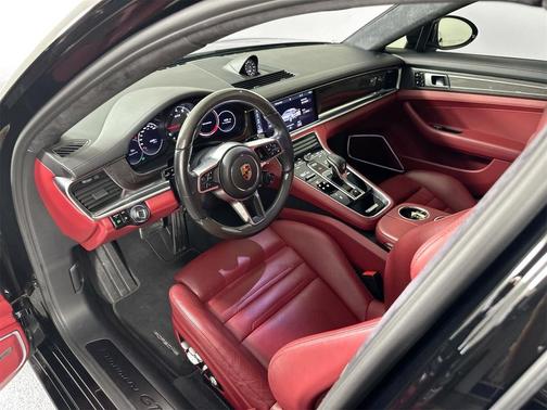 2020 Porsche Panamera GTS