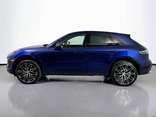 Gentian Blue Metallic 2025 Porsche Macan