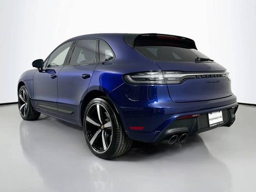 Gentian Blue Metallic 2025 Porsche Macan