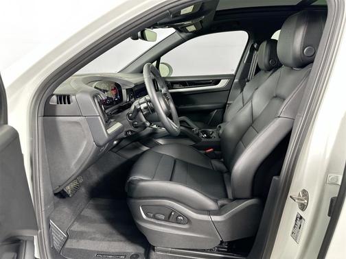 2025 Porsche Cayenne Base