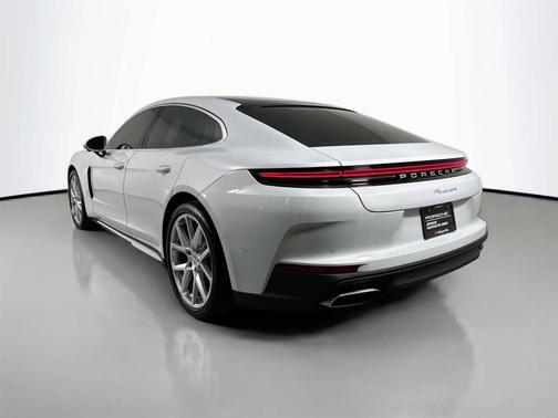 2025 Porsche Panamera 