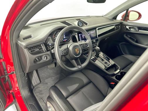 2025 Porsche Macan T