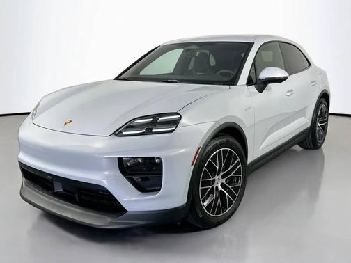 Ice Grey Metallic 2025 Porsche Macan