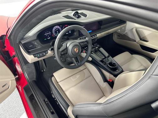 2025 Porsche 911 Carrera 4 GTS