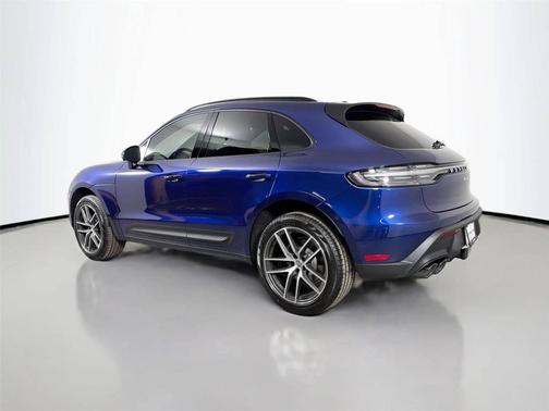 Gentian Blue Metallic 2026 Porsche Macan