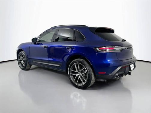 Gentian Blue Metallic 2026 Porsche Macan