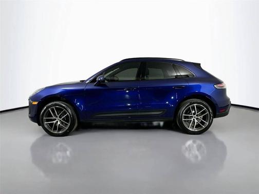 Gentian Blue Metallic 2026 Porsche Macan