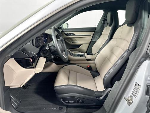 2025 Porsche Taycan Turbo