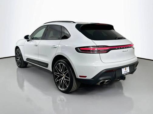 Carrara White Metallic 2024 Porsche Macan