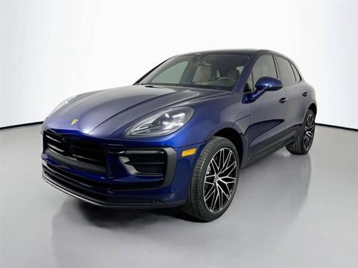 Gentian Blue Metallic 2026 Porsche Macan