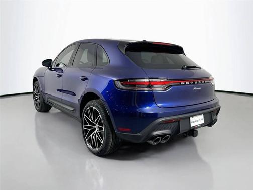 Gentian Blue Metallic 2026 Porsche Macan