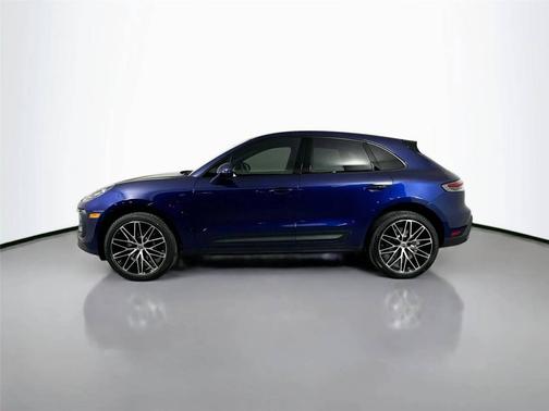 Gentian Blue Metallic 2026 Porsche Macan