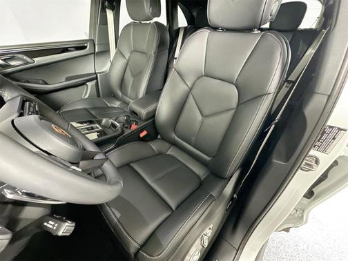 2026 Porsche Macan T