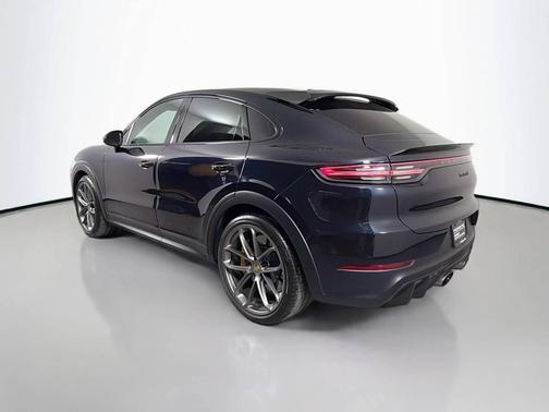 Moonlight Blue Metallic 2022 Porsche Cayenne