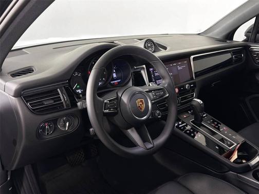 Volcano Grey Metallic 2026 Porsche Macan