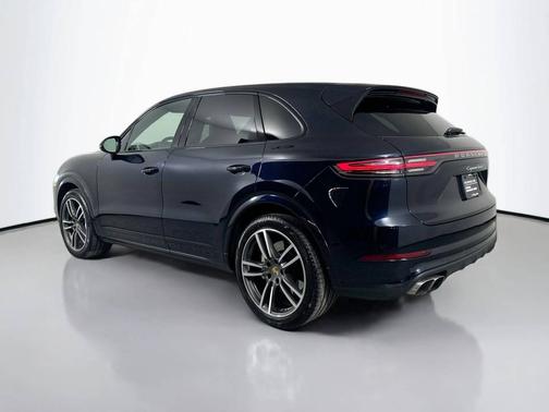 Moonlight Blue Metallic 2022 Porsche Cayenne