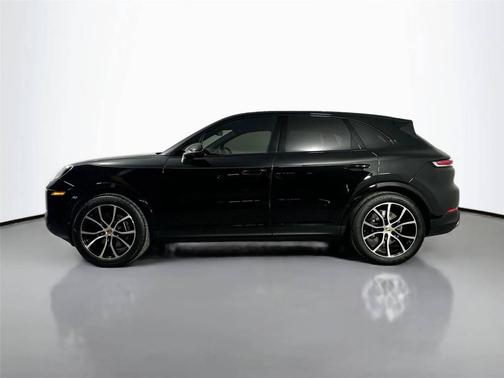 Chromite Black Metallic 2026 Porsche Cayenne