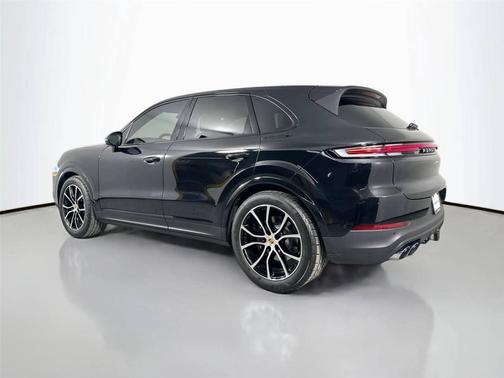 Chromite Black Metallic 2026 Porsche Cayenne