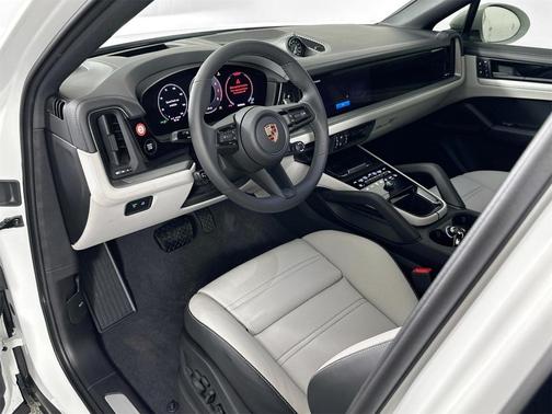 2025 Porsche Cayenne AWD