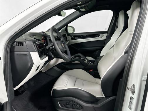 2025 Porsche Cayenne AWD