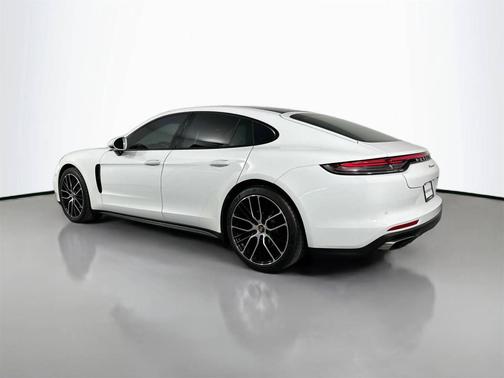2022 Porsche Panamera 