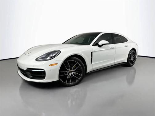 2022 Porsche Panamera 