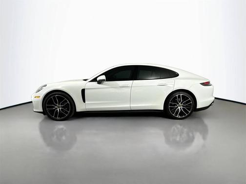 2022 Porsche Panamera 